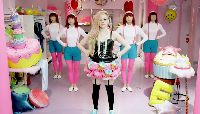 Avril Lavigne - Hello Kitty