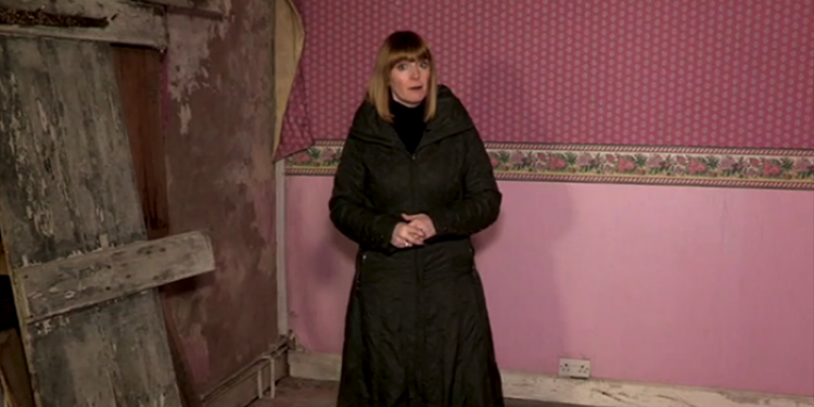 Yvette Fielding At Codnor Castle Cottage