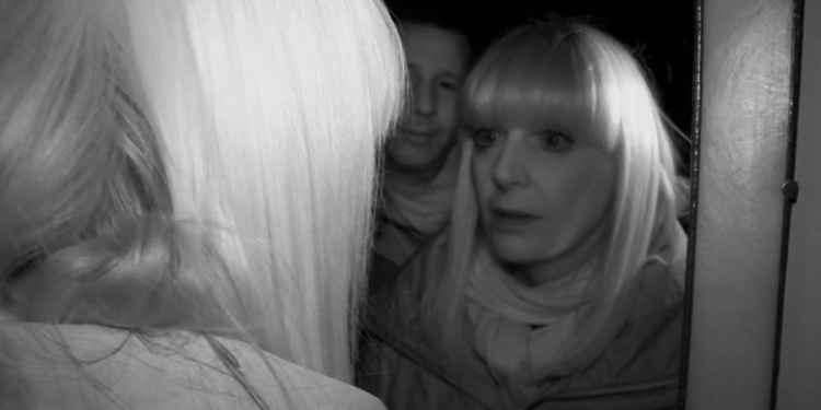 Yvette Fielding Scrying - Most Haunted, Oakwell House