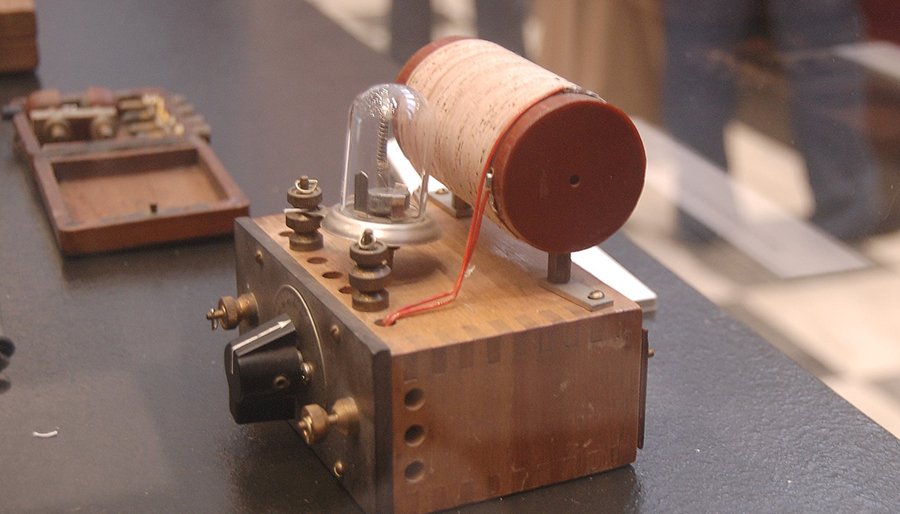 Crystal Radio Receiver