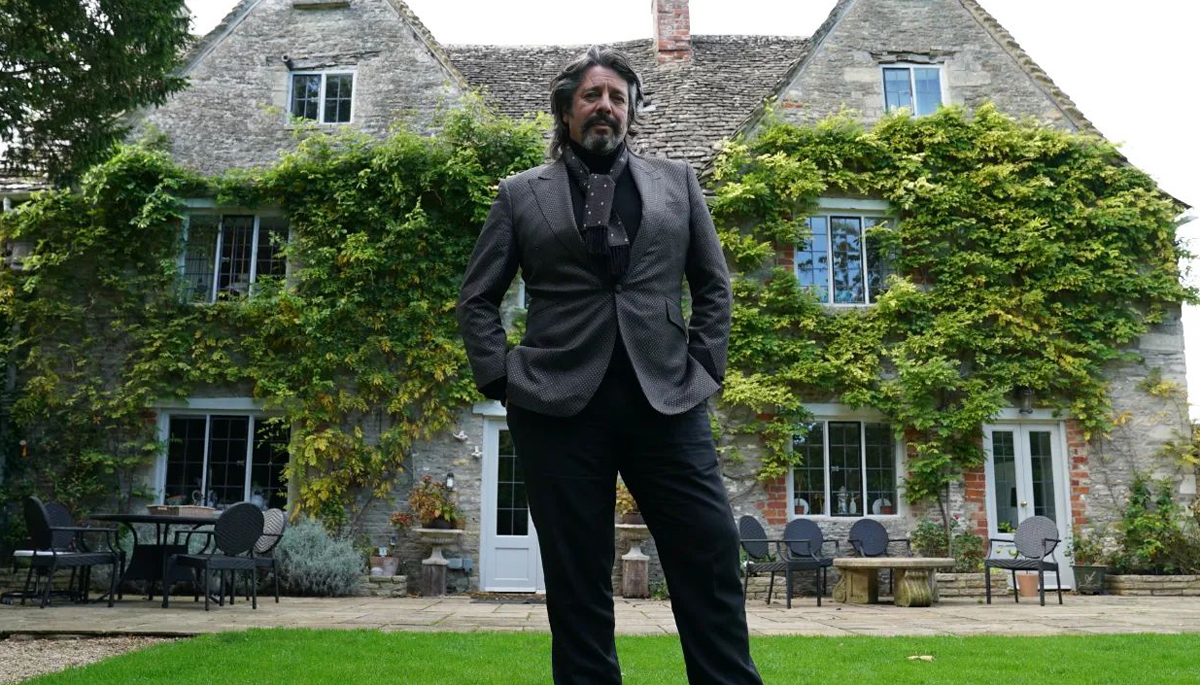 Laurence Llewelyn-Bowen, Celebrity Help! My House Is Haunted